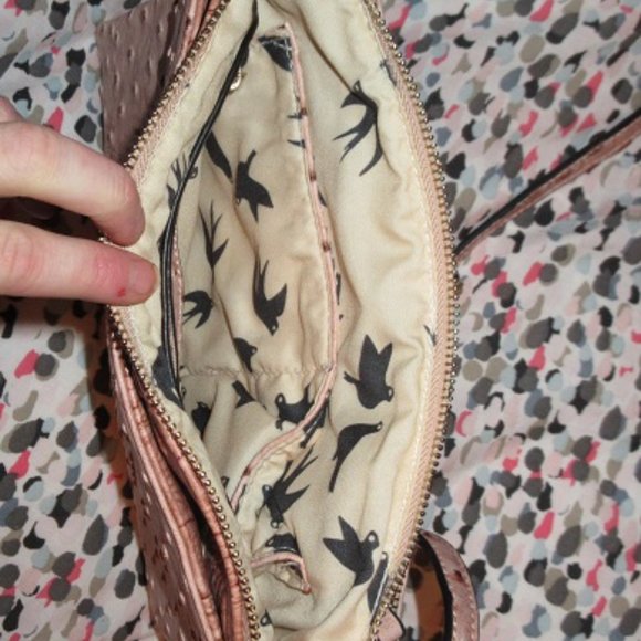 Pink alligator print purse - Picture 4 of 6